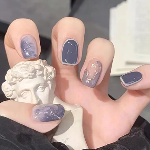Short Round Press On Nails Blue Purple Marble Gradient Design Gold Line Elegant Artificial Finger Nails With Glue For Women Manicure