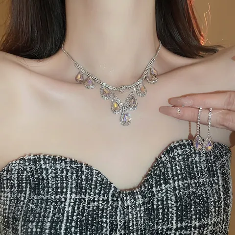 Conjunto De Joyas Collar Pendiente Mujer Zircón Gota Agua Cobre Incrustado Diamante Imitación Color Plata Brillante Elegante Boda