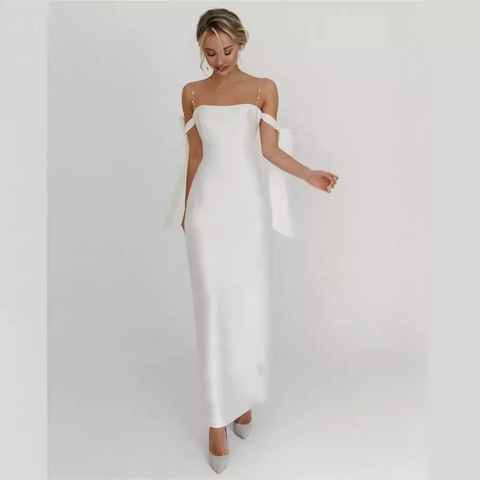 Elegantes Weißes Satin Hochzeitskleid Mit Künstliche Perlenträgern Und Schulterfreien Bogenärmeln Meerjungfrau Langes Abendkleid