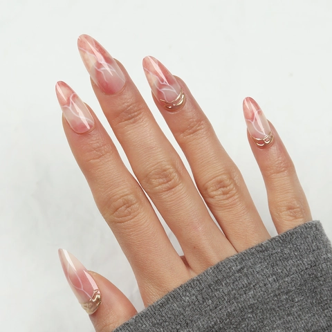 Unghie Finte Lunghe Stiletto Motivo Marmo Rosa Con Accenti Linea Dorata 3D Unghia Artificiale In Resina