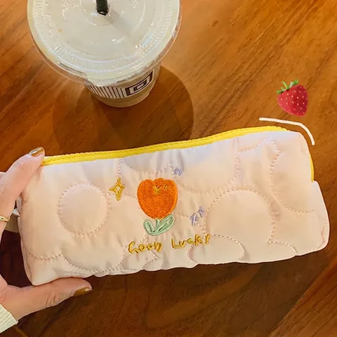 Kawaii Gestepptes Polyester Mäppchen Große Kapazität Tulpe Hase Stickerei Schreibwaren Tasche Kosmetiktasche