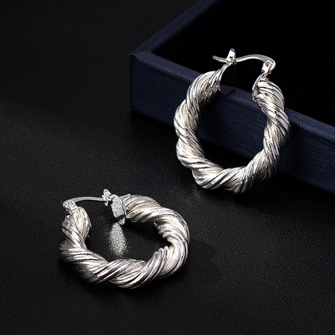 Retro Minimalistische Gedraaide Creolen Koper 18K Verguld Gevlochten Textuur Geometrische Sieraden Voor Vrouwen