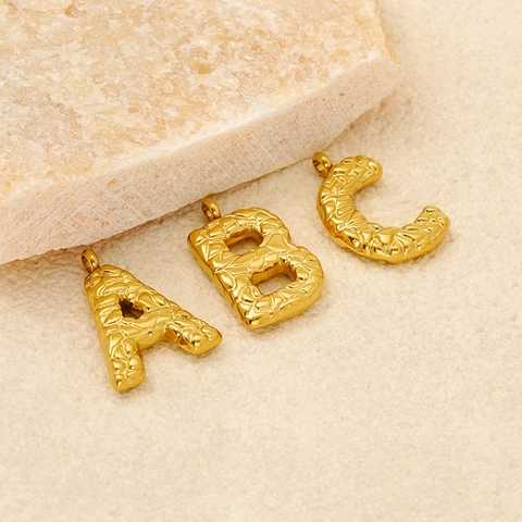 Collana Con Pendente Lettera Iniziale Acciaio Inossidabile Placcato Oro 18K Texture Martellata Gioielli Unisex