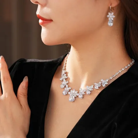 Kupfer Zirkon Halskette Und Ohrringe Blumen Wassertropfen Form Elegant Luxus Hochzeit Party Schmuck Für Damen Silberton