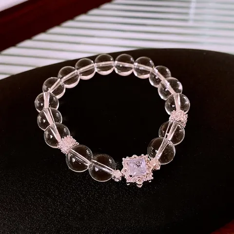 Witte Kristallen Kralenarmband Met Vierkant Zirkonia Middelpunt En Verzilverde Koperen Afstandhouders Voor Dames Luxe