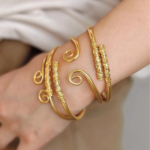 Golden Hoop Open Cuff Bracelet Copper Gold Plated Embossed Cloud Texture Chinese Style Vintage Ethnic Jewelry Gift