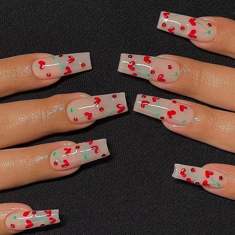 Uñas Postizas Ataúd Largo Patrón Cereza Roja Corazón Decoración Diamantes Imitación Estilo Francés Dulce Mujeres