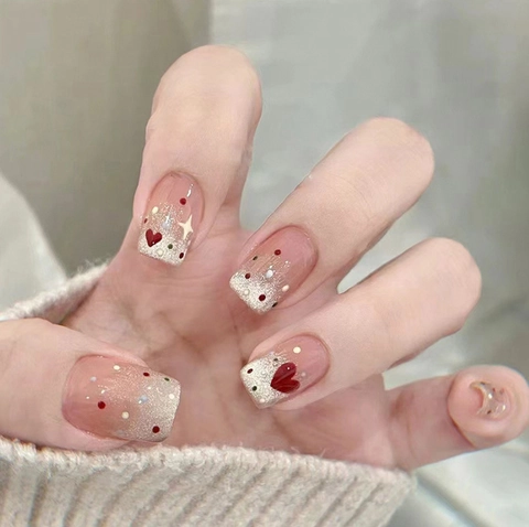 Faux Ongles Courts Carrés Arrondis Rose Nu Motif Cœur Rouge Paillettes Étoiles Style Doux Pour Femmes