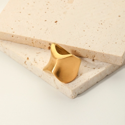 Onregelmatige Golf Brede Band Ring Roestvrij Staal Verguld Minimalistisch Concaaf Gebogen Mat Geometrische Juwelen Vrouwen