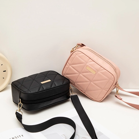Quilted Diamond Crossbody Camera Bag PU Leather Elegant Women Handbag With Metal Plate And Adjustable Wide Strap