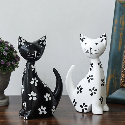 Nordic Minimalist Wooden Cat Ornaments Hand-Painted Wood Carving Figurine Sculpture Art Crafts For Home Living Room TV Cabinet Desktop Decor