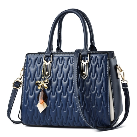 Sac À Main Femme En Cuir PU Grande Capacité Matelassé À Vagues Sac À Bandoulière Avec Pendentif Nœud Élégant