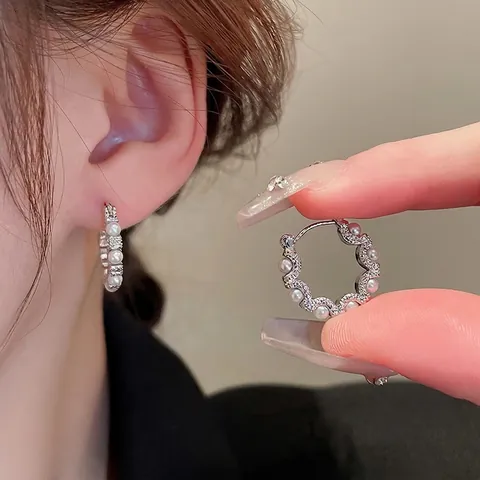Orecchini A Cerchio In Lega Con Perno In Argento Perla Artificial Zircone Intarsiato Ondulato Moda Gioielli Semplici Per Donne