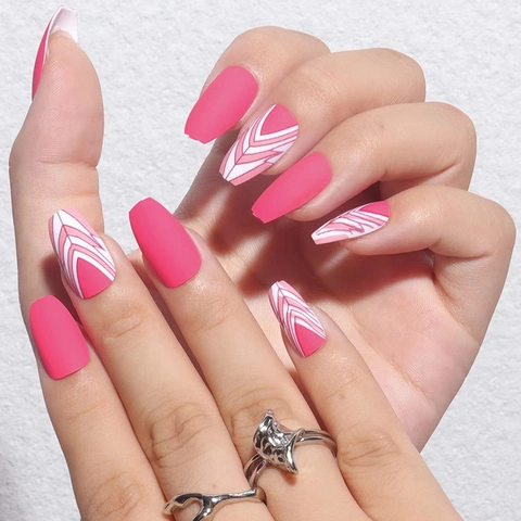 Matte Roze Geometrische Press On Nagels Korte Doodskist Ballerina Kunstnagels Voor Vrouwen Dagelijkse Manicure