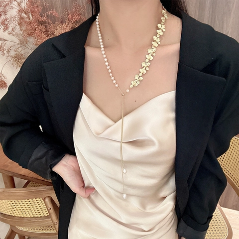 Natürliche Künstliche Perlen Lange Halskette Damen 18K Vergoldet Asymmetrisch Y Form Blume Blatt Quaste Elegante Pulloverkette