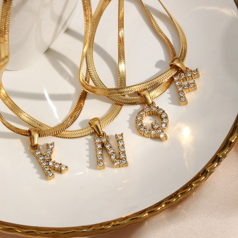 Edelstahl Buchstaben Anhänger Halskette Zirkonia Besetzt 18K Vergoldet Flache Schlangenkette Minimalistischer Schmuck Damen