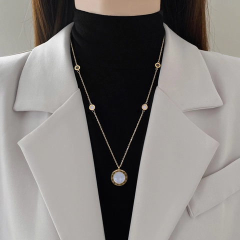 Collana Lunga Per Maglione Acciaio Al Titanio Numeri Romani Doppia Faccia Conchiglia Resina Nera Pendente Circolare Oro