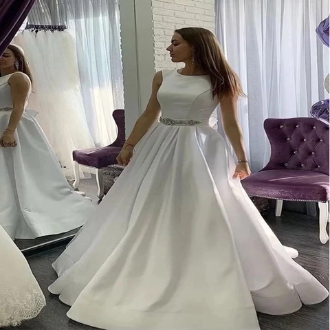 Elegant Sleeveless Satin Wedding Dress Round Neck A-Line Bridal Gown With Crystal Waistband And Pocket Ivory White