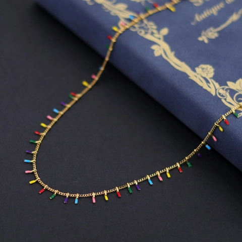 Collar con Colgante de Espina de Pescado de Esmalte Colorido Acero Inoxidable Chapado en Oro 18K Gargantilla con Flecos Arcoiris Mujer Joyas