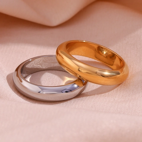 Anello a Fascia in Acciaio Inossidabile Placcato Oro 18K Minimalista Larghezza 5mm Anello da Dito Semplice a Cerchio Gioielli da Donna
