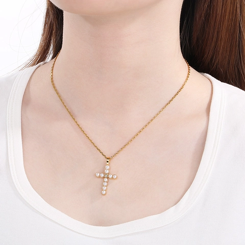 Collier Pendentif Croix en Acier Inoxydable pour Femme Bijoux de Mode avec Perle Artificielle et Strass Incrustés Accessoire de Chaîne Hip Hop Or Argent