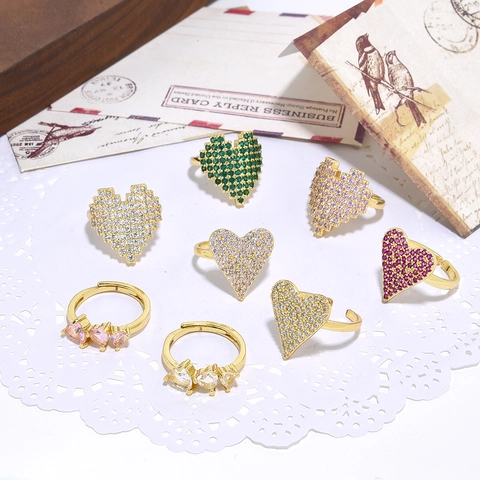 Hip Hop Übertrieben Kupfer Eingelegt Bunte Zirkonia Herz Offener Ring Für Damen Galvanisiert Gold Einstellbarer Fingerring Schmuck