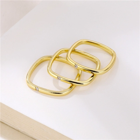 Anello Quadrato Minimalista In Rame Placcato Oro 18K Con Zirconia Cubica Rotonda Incastonata Gioielli Geometrici Chic Donne