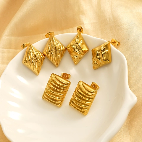 Vintage Strukturierte Geometrische Ohrstecker 18K Vergoldeter 304 Edelstahl Falten Rechteck Raute Schmuck Für Damen