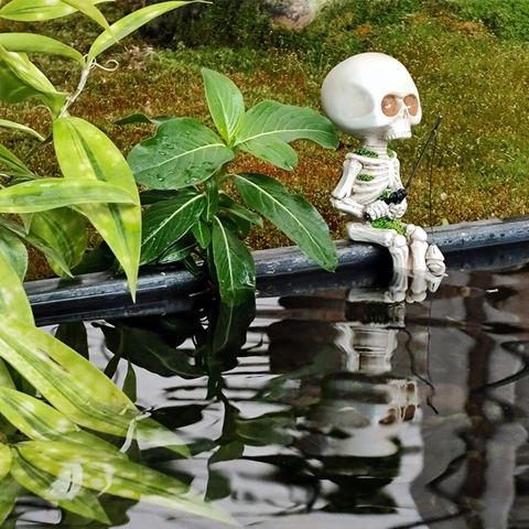 Resin Fishing Skeleton Figurine With Fishing Rod Fish Bone Garden Outdoor Pond Desktop Halloween Ornament Micro Landscape