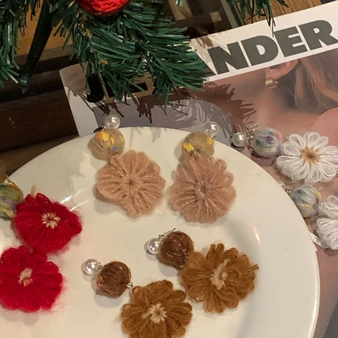 Orecchini A Lobo Fiore All'uncinetto Con Perla Artificial Sintetica E Perno In Argento Autunno Inverno Gioielli Eleganti Per Donna