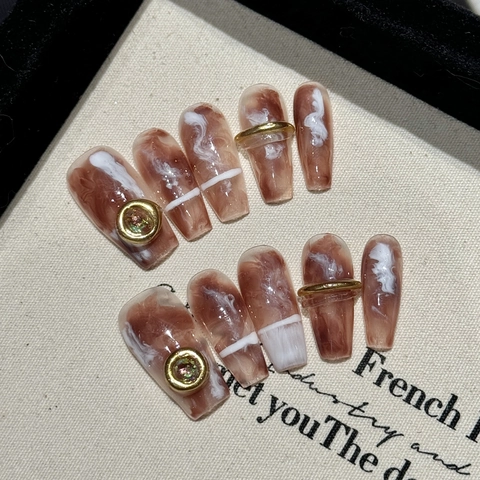 Unghie Finte Press On Nails Fatte A Mano Forma Bara Lunga Marrone Bianco Marmo Ambra Decorazione Anello Oro Perla Artificial
