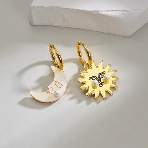 Orecchini Pendenti Asimmetrici Sole E Luna Acciaio Inossidabile Placcato Oro 14K Con Perla Artificial Gioielli Donna