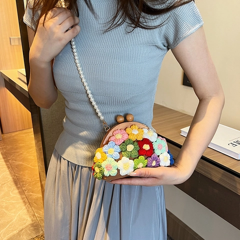 Handmade Knitted Flower Shell Bag With Wooden Clasp And Artificial Pearl Chain Strap Elegant Crochet Crossbody For Women