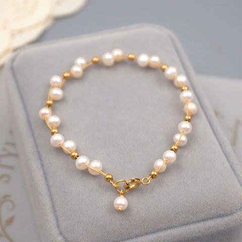 Bracciale in Perle d'Acqua Dolce Fatto a Mano per Donna Elegante Braccialetto in Acciaio al Titanio Oro Tessitura Gioielli Regalo