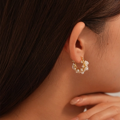 Flower Huggie Hoop Earrings With Gold Plated Copper Imitation Artificial Pearl And Zircon French Vintage Sweet Jewelry For Women