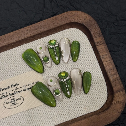 Handmade Green Cat Eye Press On Nails Emerald Rhinestone Gems 3D Relief French Style Stiletto Long Almond Elegant Art