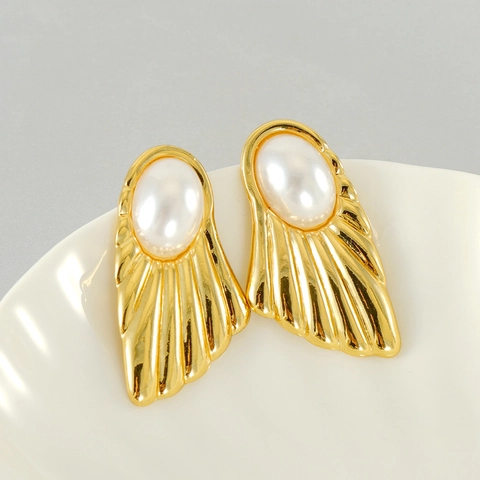 Retro Fächerförmige Künstliche Perlenohrstecker Edelstahl Vergoldet Vintage Flügel Design Für Damen Eleganz