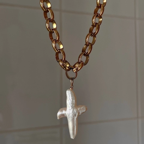 Vintage Baroque Artificial Pearl Cross Pendant Necklace Gold Plated Copper Beaded Chain Elegant Jewelry For Women