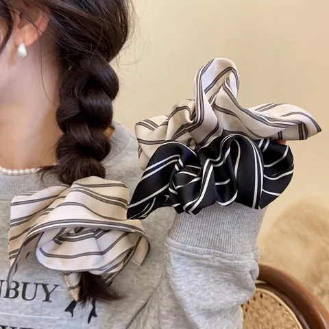 Gestreiftes Scrunchie Groß Satin Satinntextur Hohe Elastizität Schwarz Weiß Französischer Stil Haargummi Damen