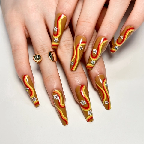 Press On Nagels Lang Coffin Vorm Retro Golvende Strepen Bloem Strass Bruin Glanzend Kunstnagels Voor Vrouwen