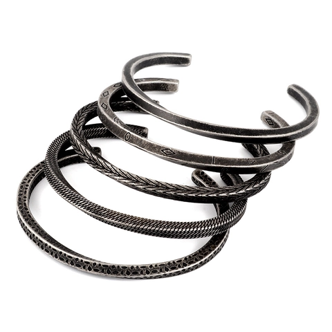 Bracciale Rigido Aperto In Acciaio Al Titanio Vintage Texture Geometrica Martellata Regolabile Stile Industriale Retro
