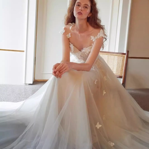 Vestido De Novia De Princesa Francesa Con Apliques De Mariposa 3D Tul Cuello En V Espalda Descubierta
