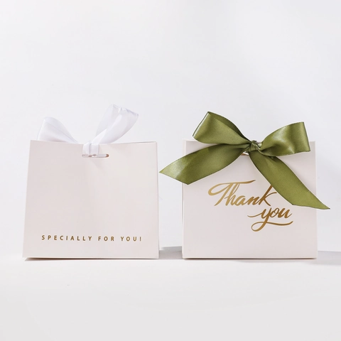 Elegant Wedding Favor Candy Box Cardboard Paper Thank You Gold Stamping Ribbon Bow Minimalist Party Gift Packaging Bag