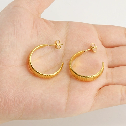 C-Form Creolen Edelstahl 18K Vergoldet Gerippte Textur Chunky Retro Minimalistischer Modeschmuck Für Damen