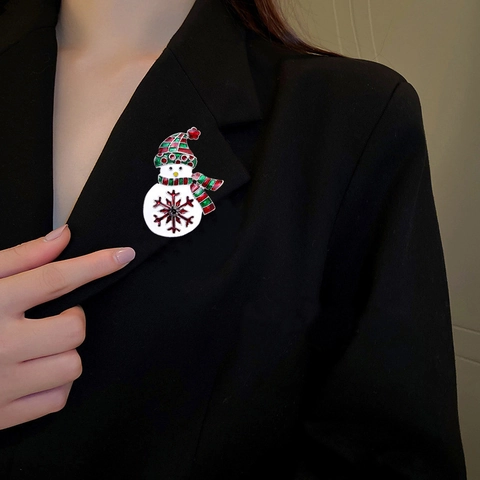 Christmas Snowman Enamel Brooch Alloy Festive Snowflake Rhinestone Plaid Hat Scarf Pin For Women Holiday Decoration Gift