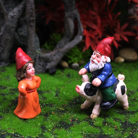 Funny Garden Gnome Figurine Resin Dwarf Riding Pig Miniature Statue For Patio Lawn Fairy Garden Micro Landscape Decoration