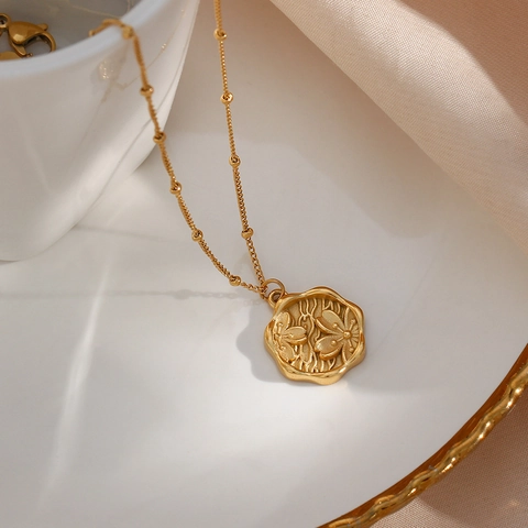 Vintage Edelstahl Kirschblüte Relief Anhänger Halskette Für Damen Goldene Perlenkette Blumen Geometrisch Modeschmuck