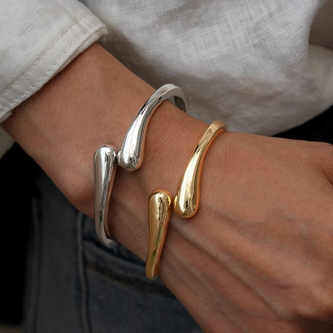 Minimalistischer Legierung Offener Armreif Armband Geometrisches Tropfen Polierter Moderner Modeschmuck Für Damen