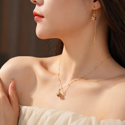 Parure Collier Et Boucles D'oreilles Traversantes En Cuivre Plaqué Or Pierre Oeil De Chat Pendentif Cube Évidé