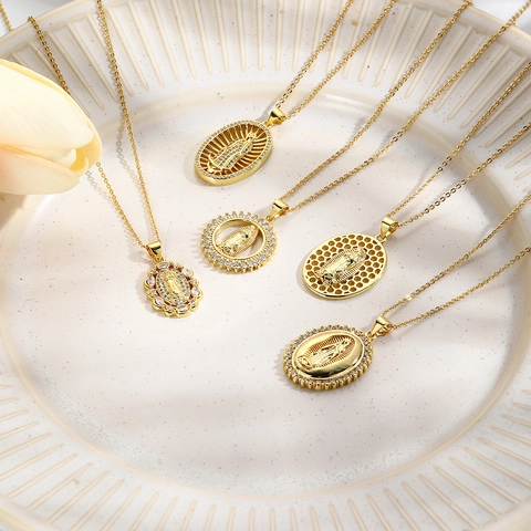Collana con Pendente della Vergine Maria in Rame Placcato Oro 18K con Zirconia Medaglione Religioso della Dea di Guadalupe Gioielli di Moda Unisex
